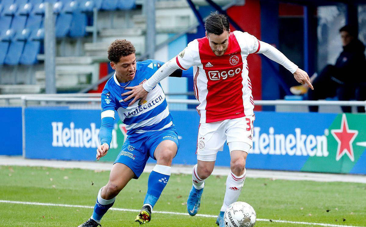 包含法兰克福遭遇连败，降级危机日益加剧的词条