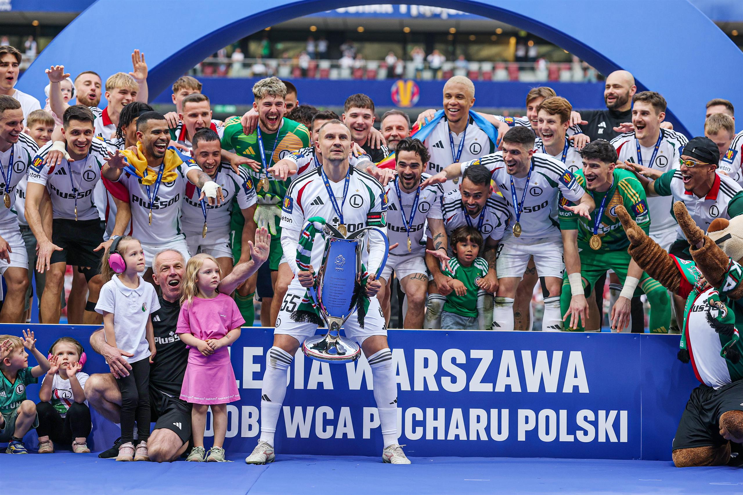 波兰队备战欧洲杯预选赛，斗志昂扬